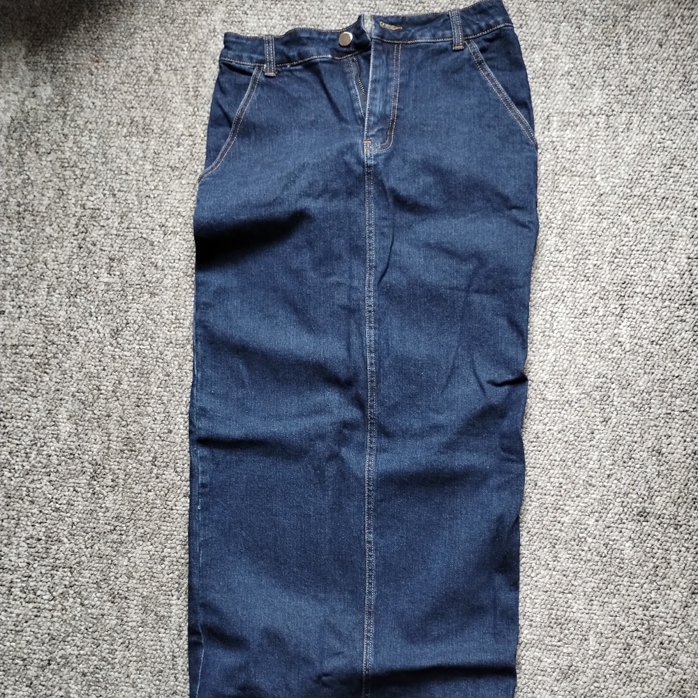 Fashion Nova 2 pc, long skirt and top, Size Small, Blue Jean